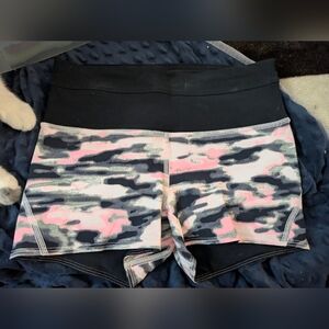 New Lululemon shorts size 4 perfect condition
